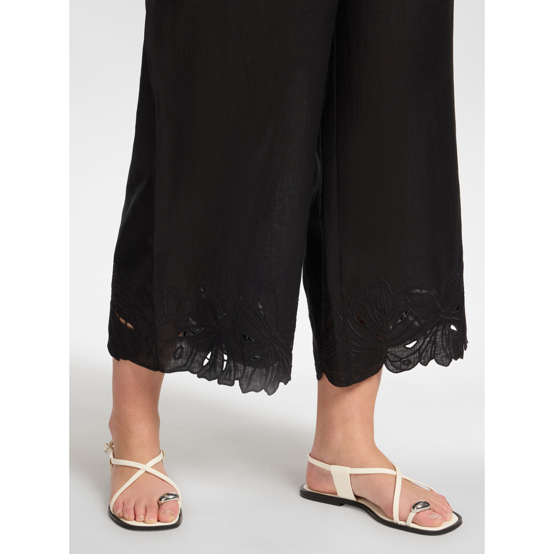 Elena Mirò - Pantaloni in lino con bordi ricamati - Nero