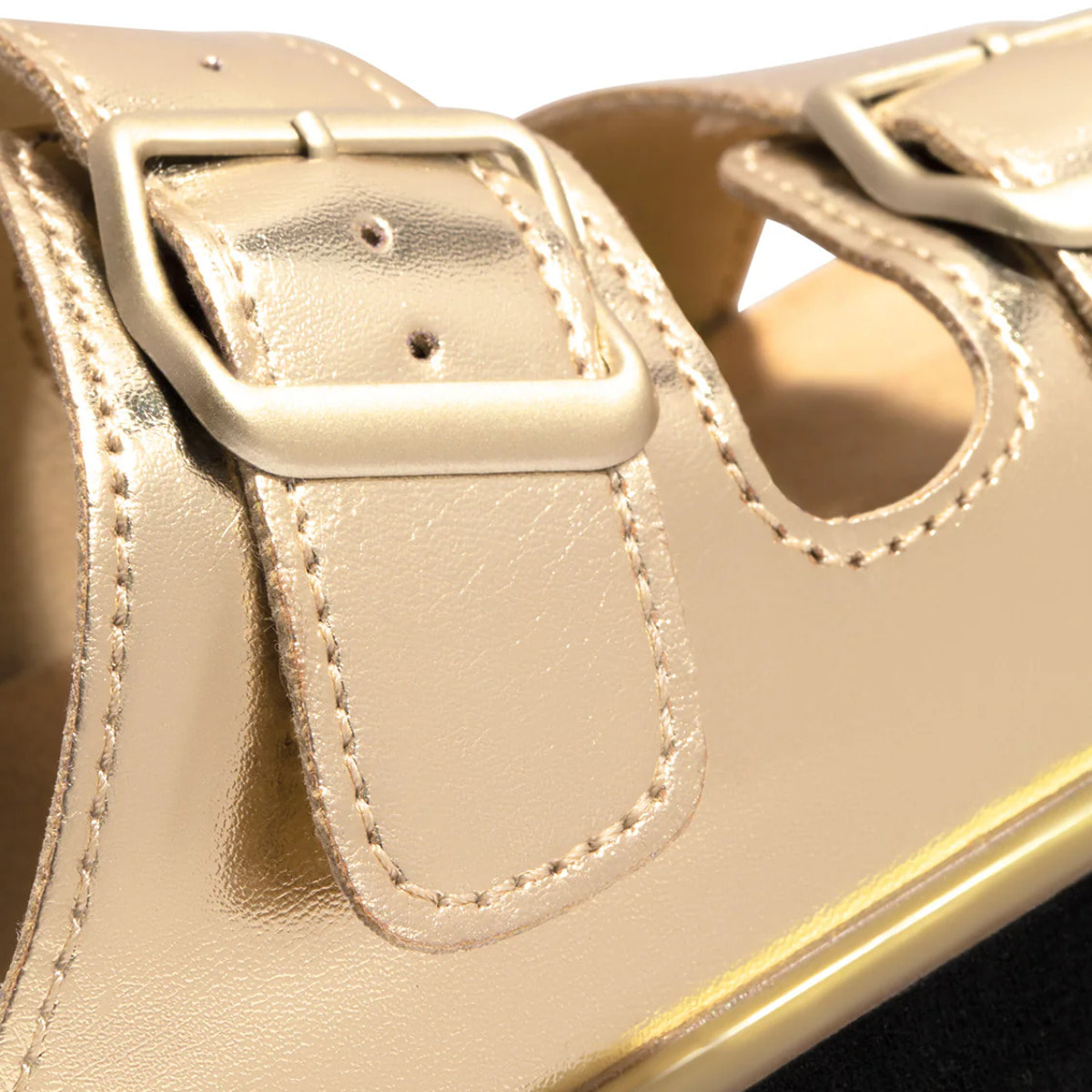 Sandalia Nórdica Mujer Hebilla Completa Oro