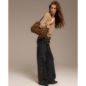 Bolso grande de ante marrón con flecos y tachuelas doradas