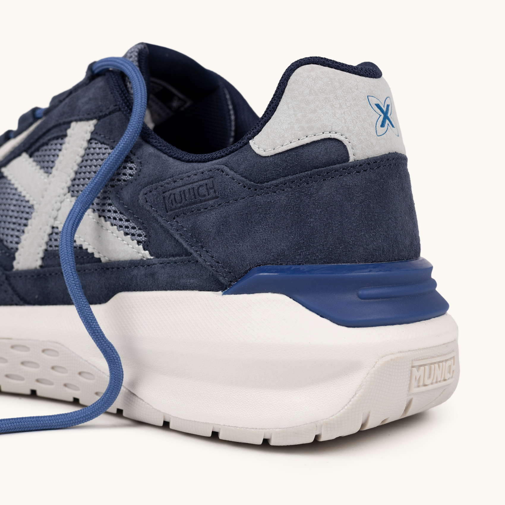 Zapatilla de Silueta Dinámica en Tonos Tierra y Detalles Turquesa MUNICH NEXA 19