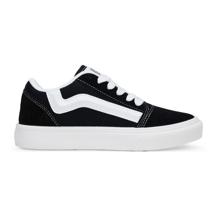Zapatillas deportivas negras con cordones