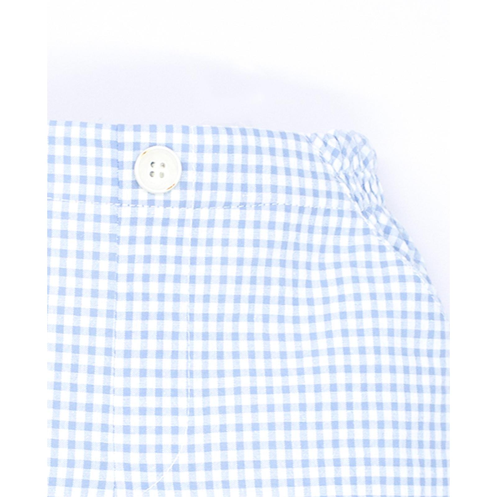 Bermuda vichy azul. Con bolsillos, botón y dibujo de la bragueta.
