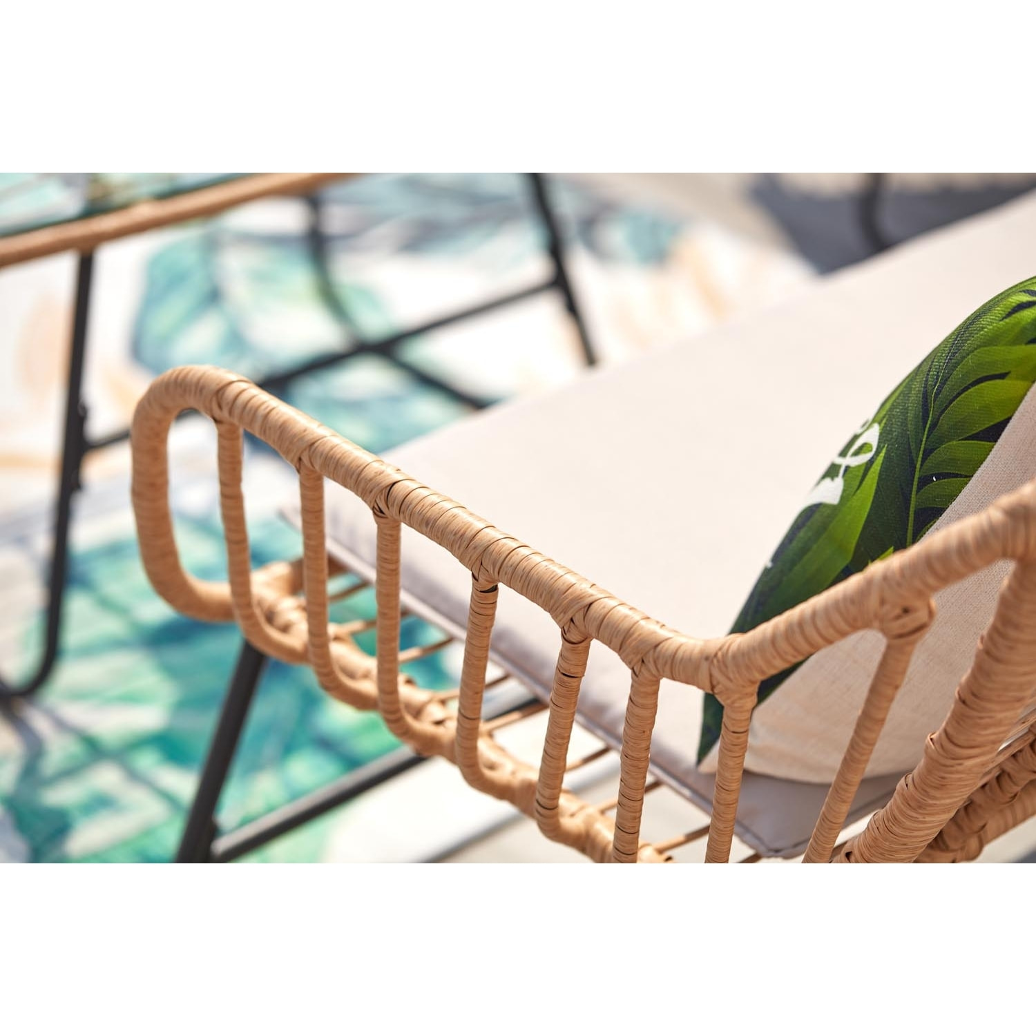 ALVARADO Salon de jardin 4 places en rotin et acier beige et noir