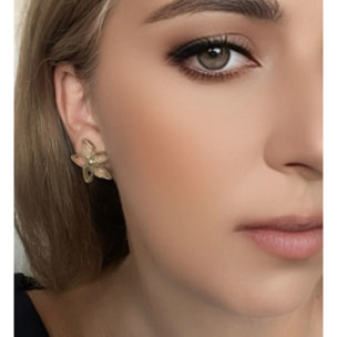 Pendiente presión Irregular Blom en dorado chapado latón