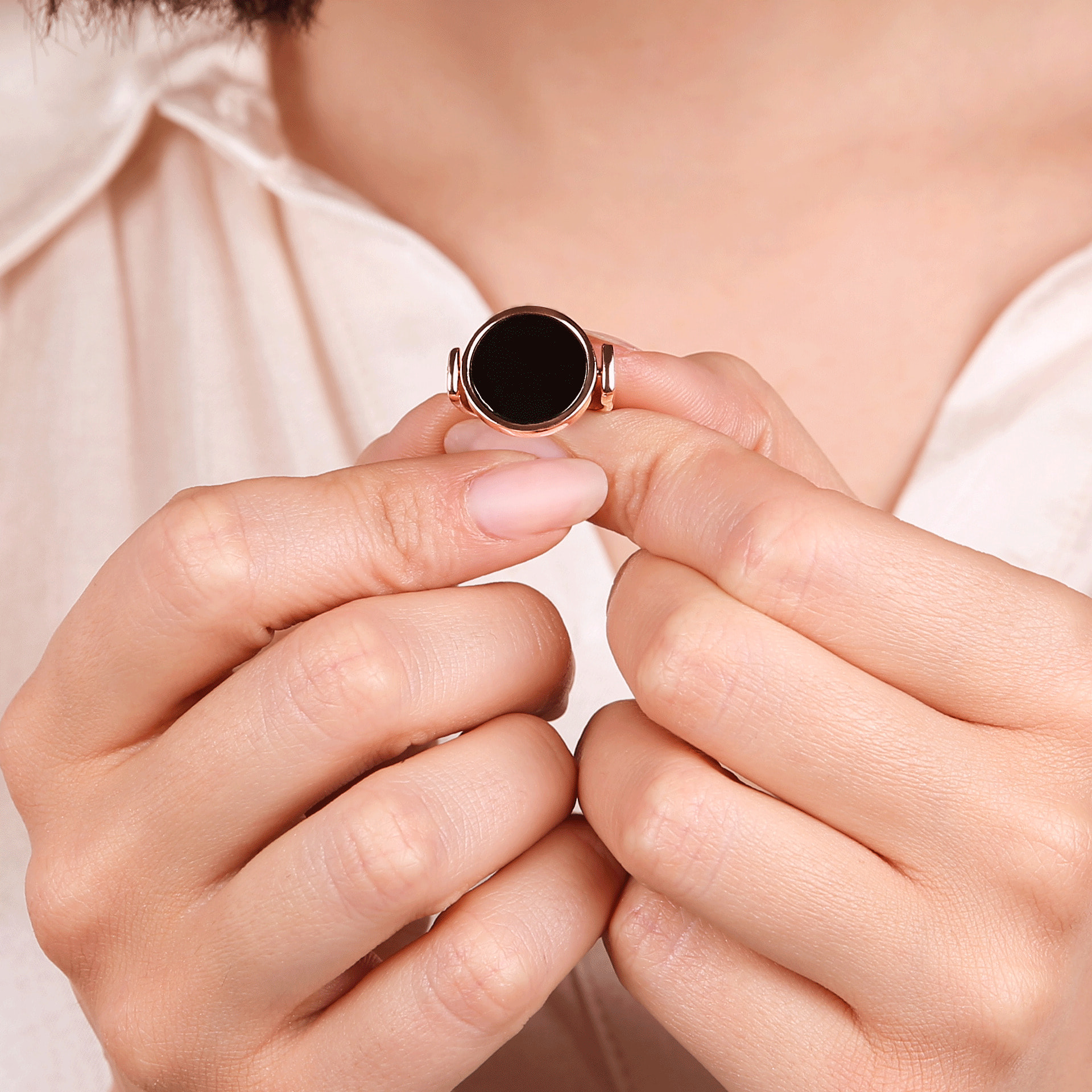 Anello Cocktail Reversibile con Tondo in Pietre Naturali Onice Nero e Malachite Verde