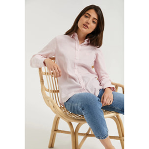 Camicia mille righe rosa con particolare ricamato sul petto