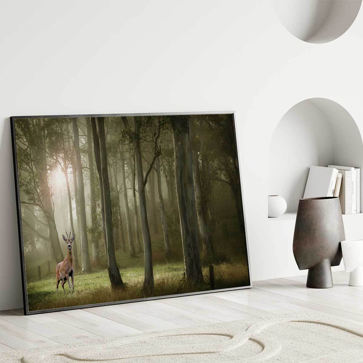 Affiche encadrée – Chevreuil dans une forêt brumeuse Affiche + cadre en métal - Noir