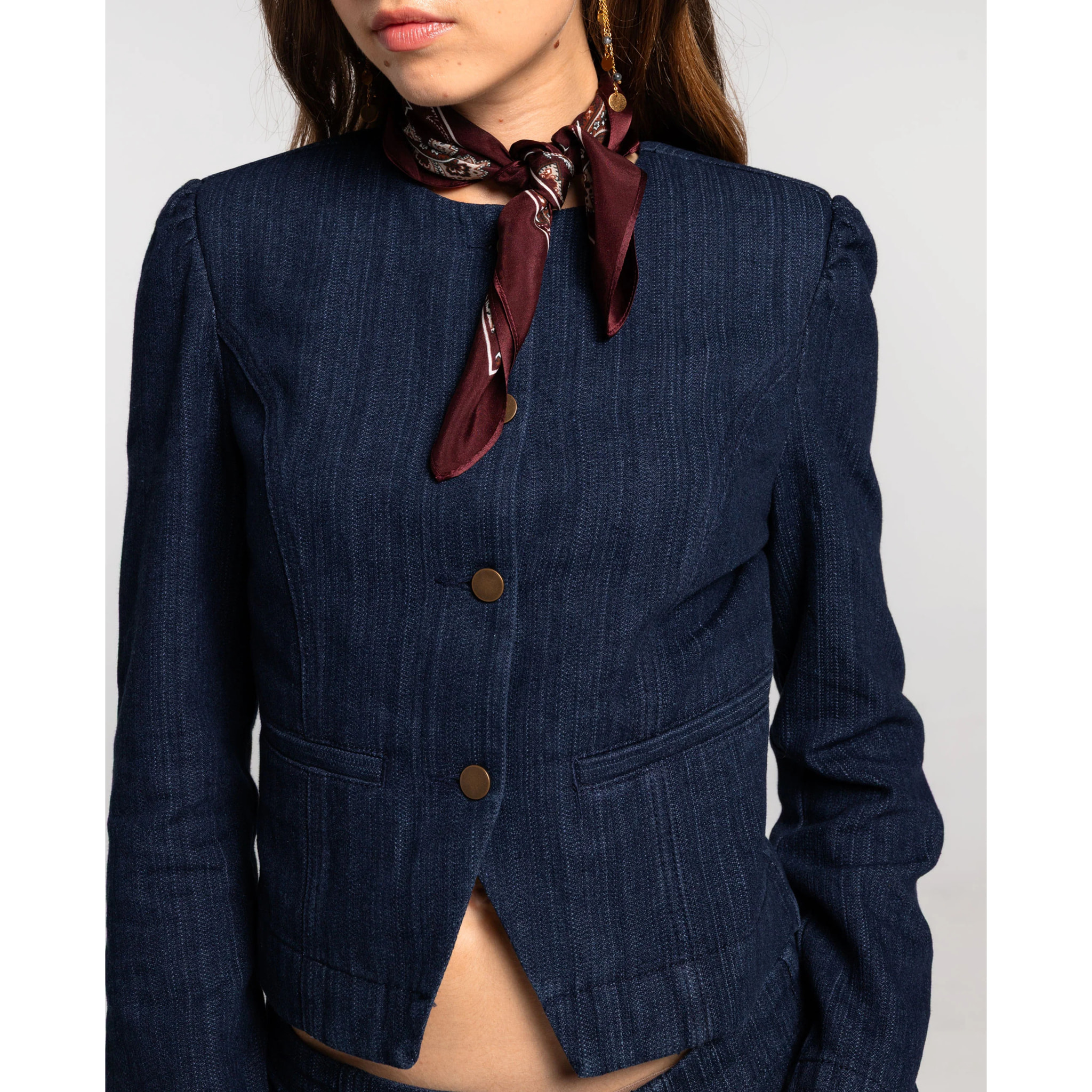 Chaqueta de mujer entallada con hombreras