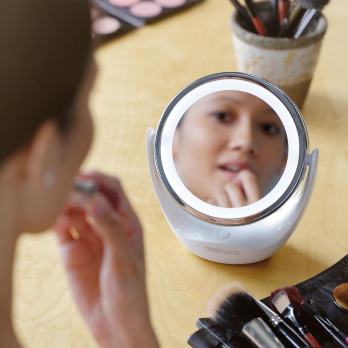 Miroir MEDISANA lumineux grossissant à piles