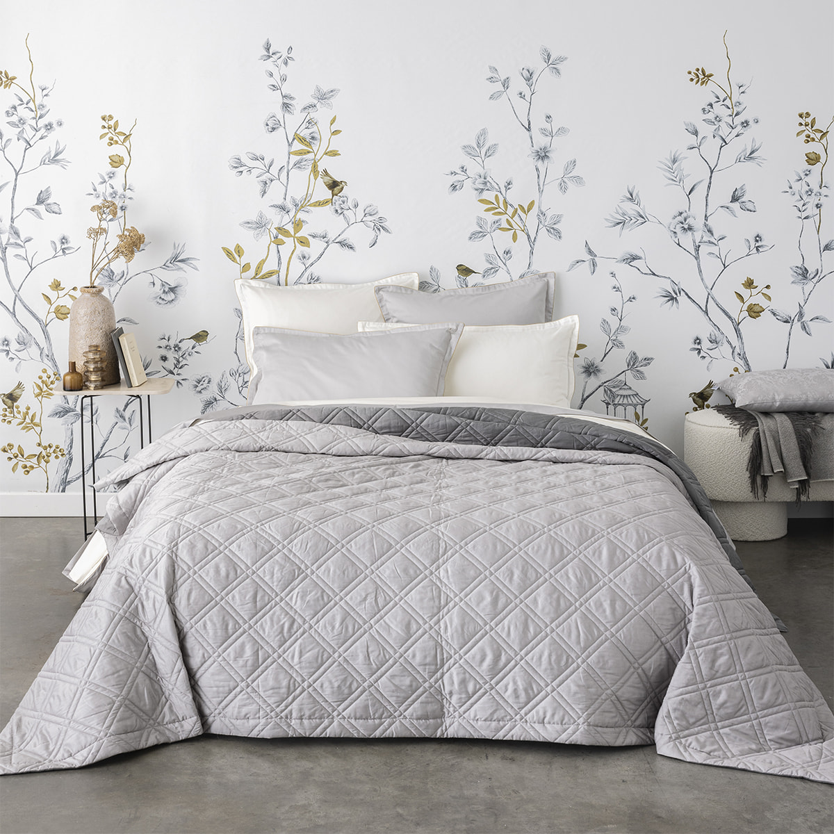 Couvre lit matelassé en satin de coton bio, MERVEILLE, Gris Meteore