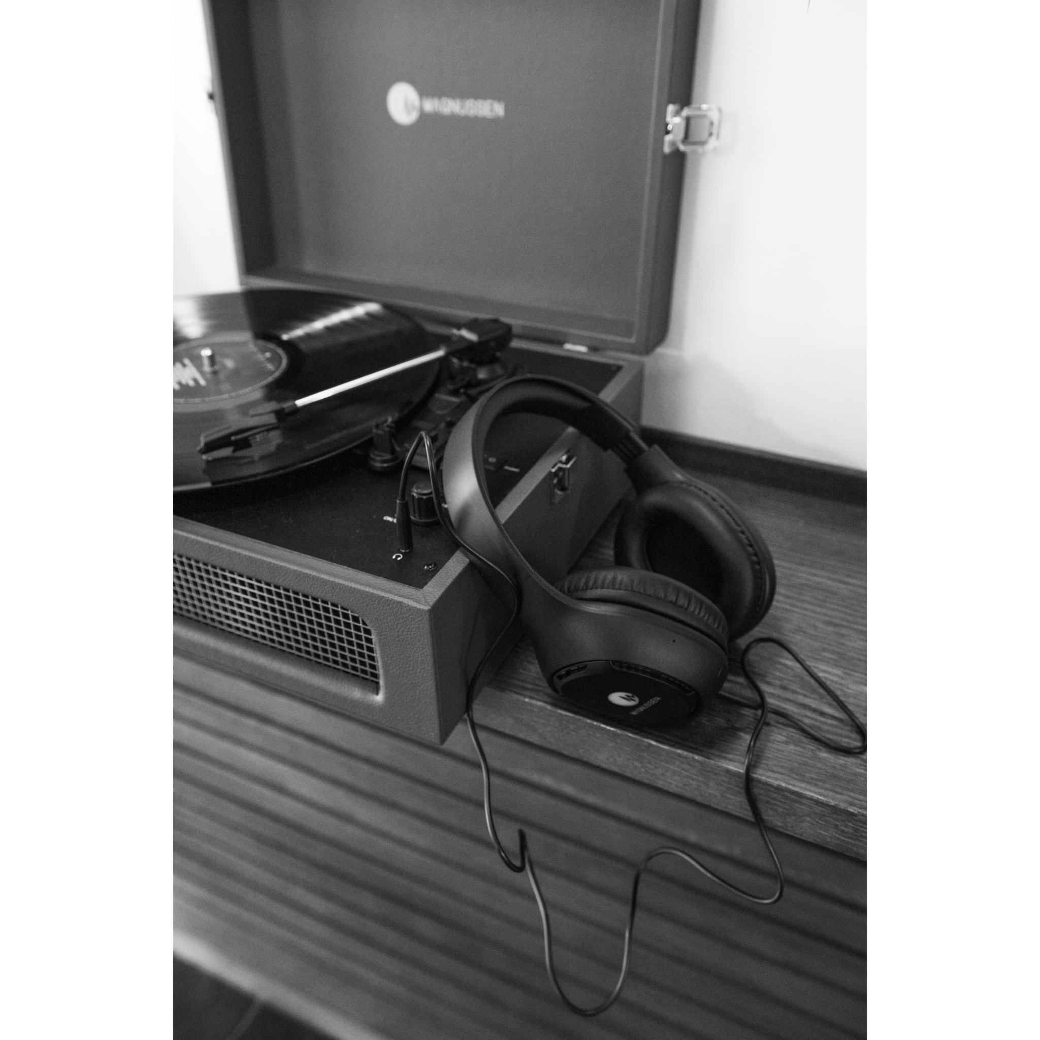 Tocadiscos MAGNUSSEN T1 - Negro