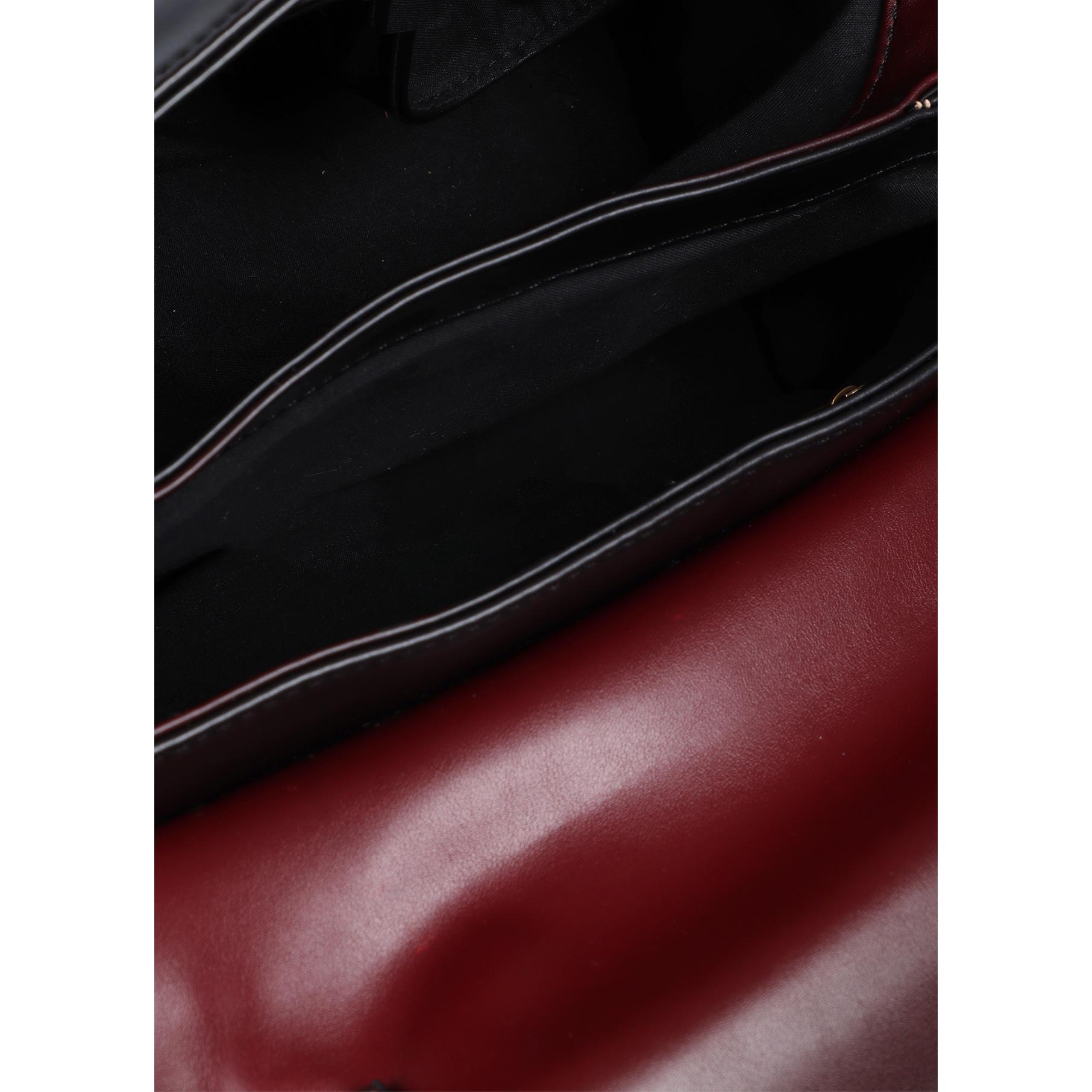 Borsa a tracolla con patta e manico annodato. Logo LC leopardo