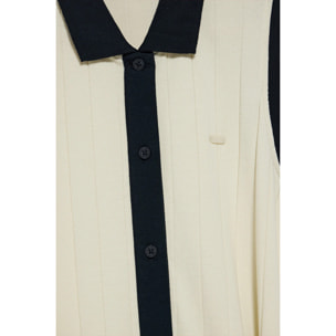 Vestido color crudo acanalado sin mangas con botón nacarado