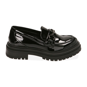 Mocasines charol negro, tacón 4,5 cm.