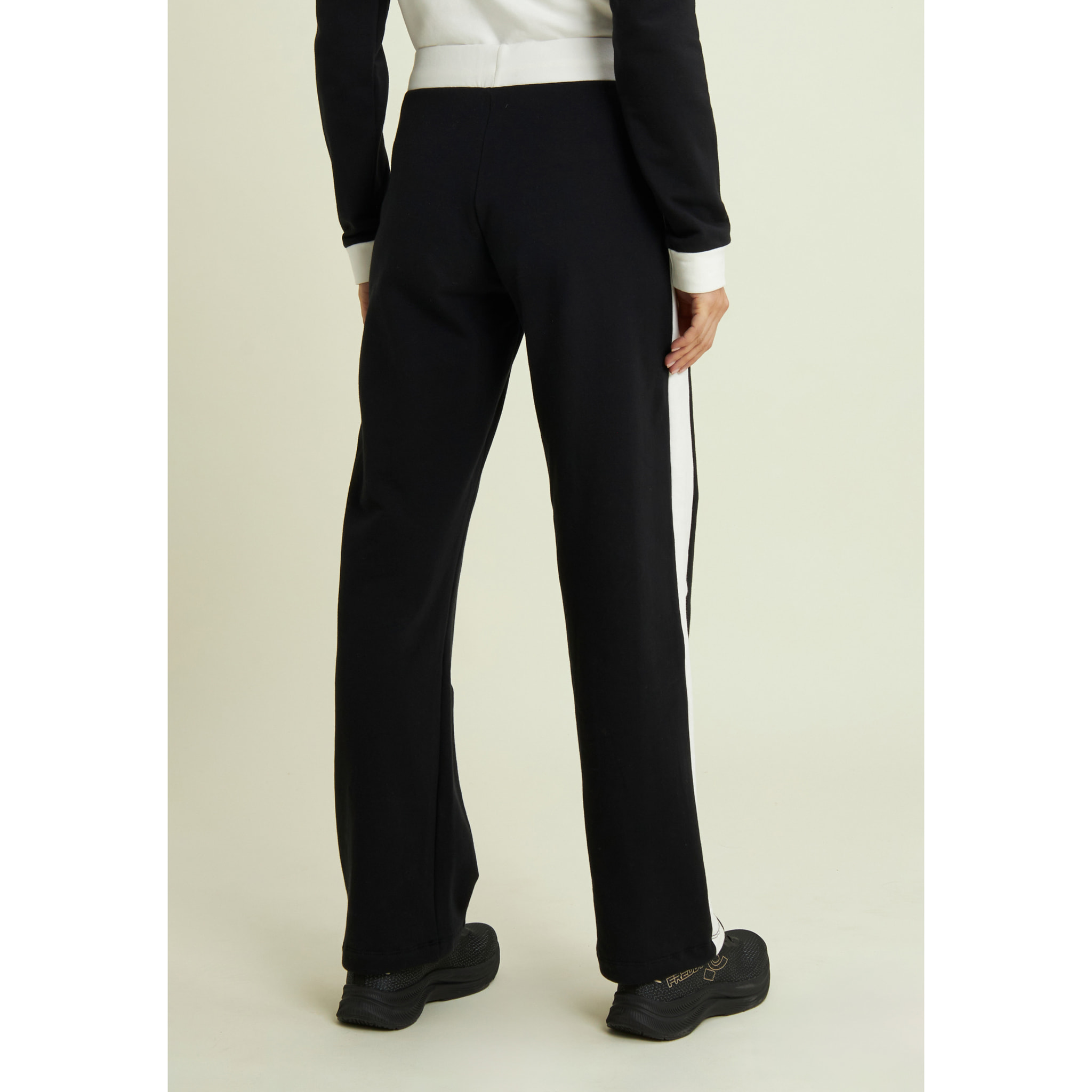 Pantaloni neri con bande laterali bianche