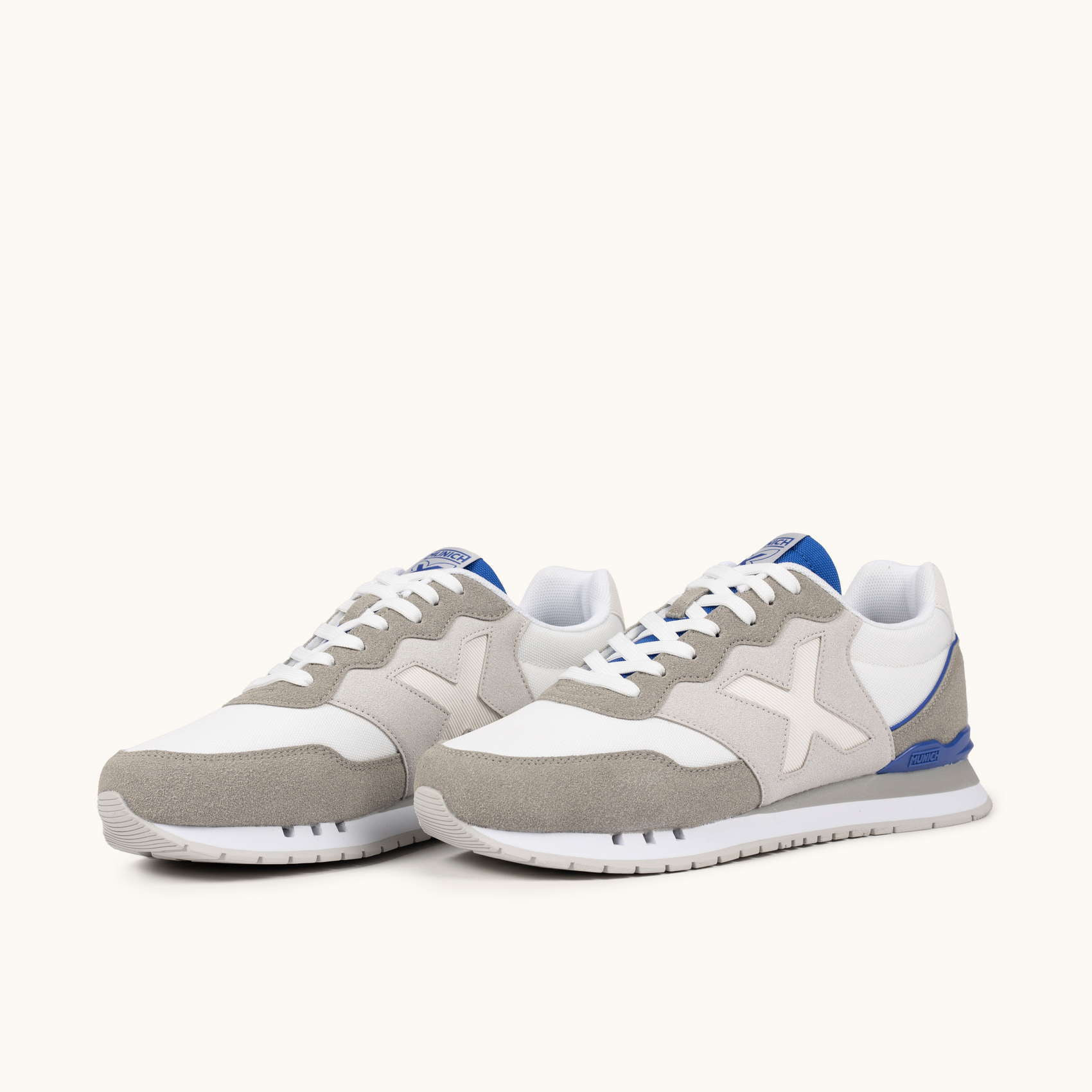 Zapatilla Urbana Gris y Blanca con Detalles Azules MUNICH DASH 274