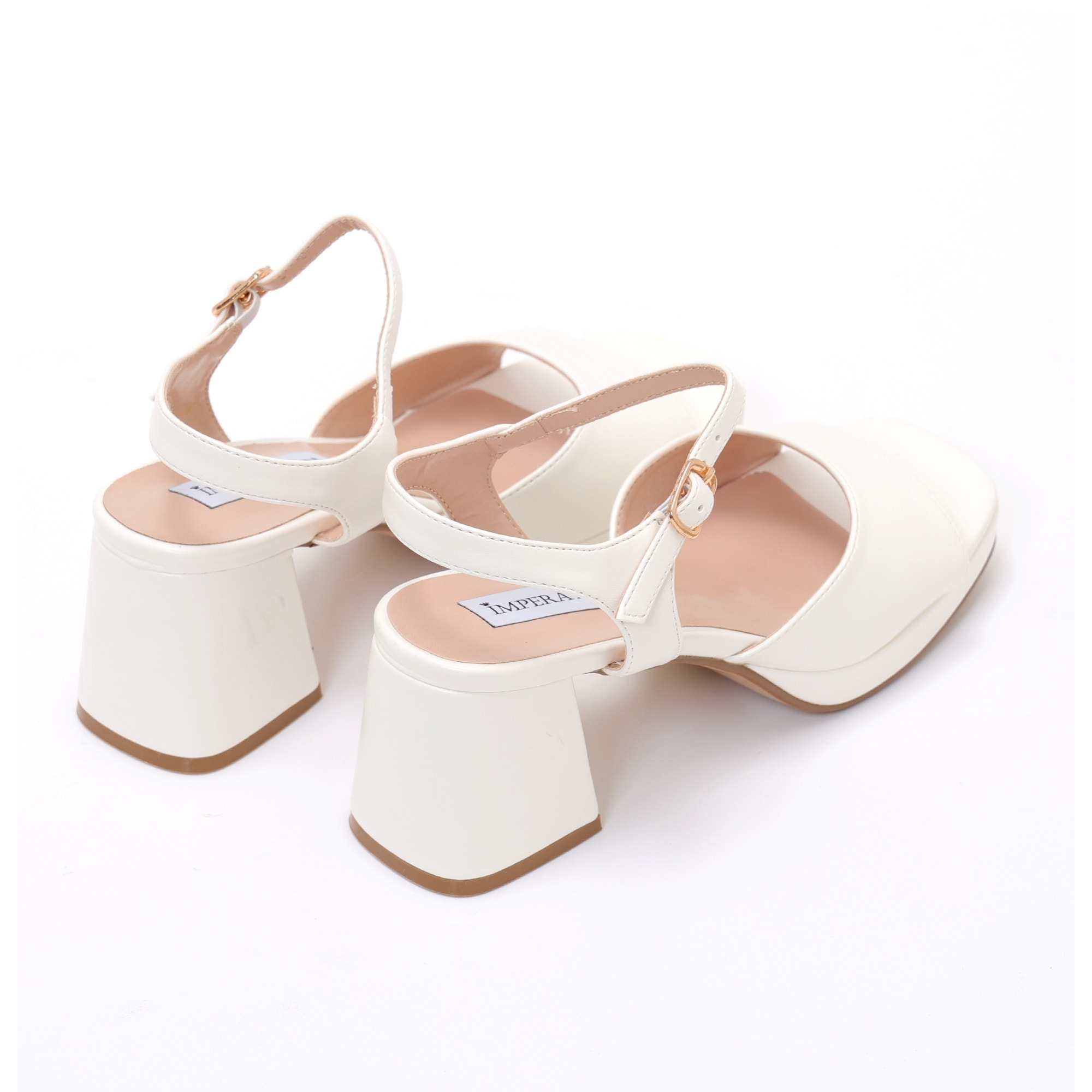 Sandali in simil pelle con tacco comodo