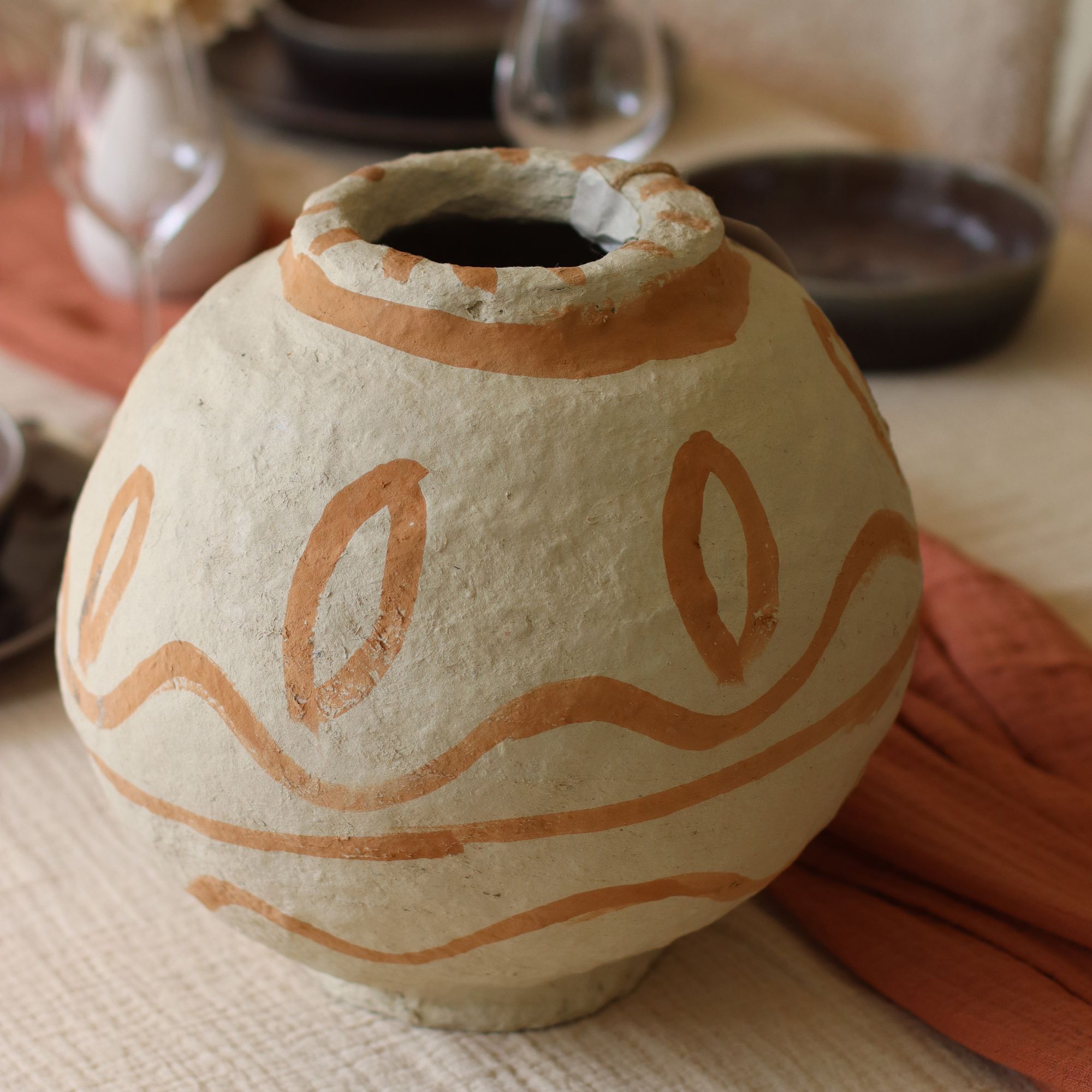 Vase boule en papier maché écru et terracotta MERZOUGA