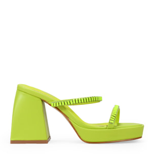 Sandalias de tacón campana lima destalonadas con piedras a tono