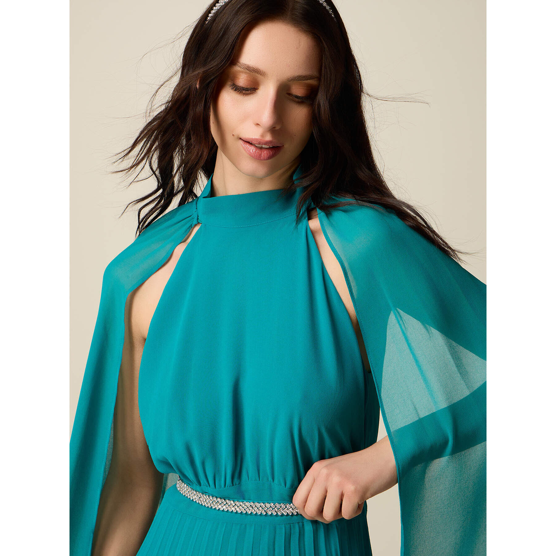 Oltre - Vestido plisado con cinturón joya - Petrol Blue