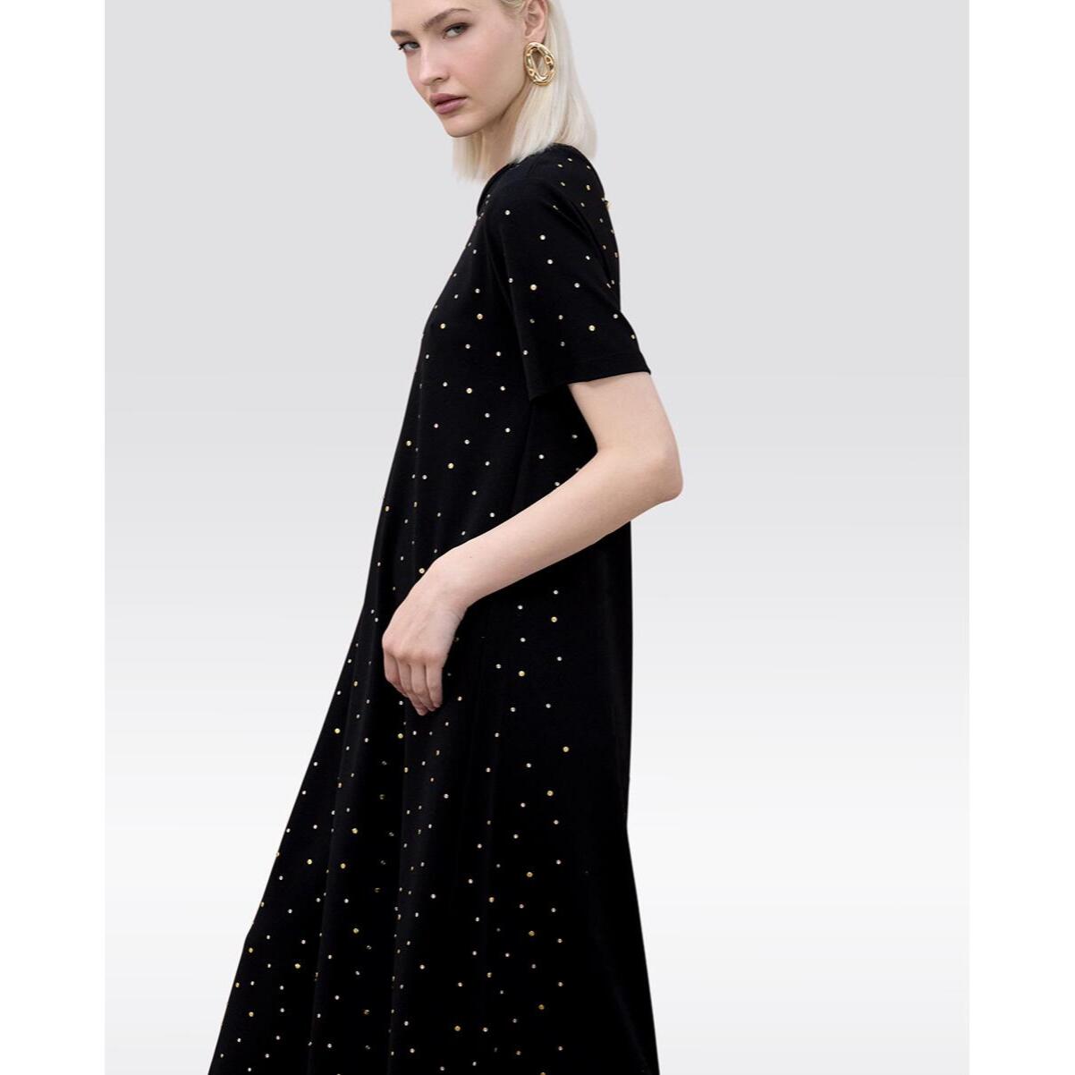 Abito a maniche corte con borchie