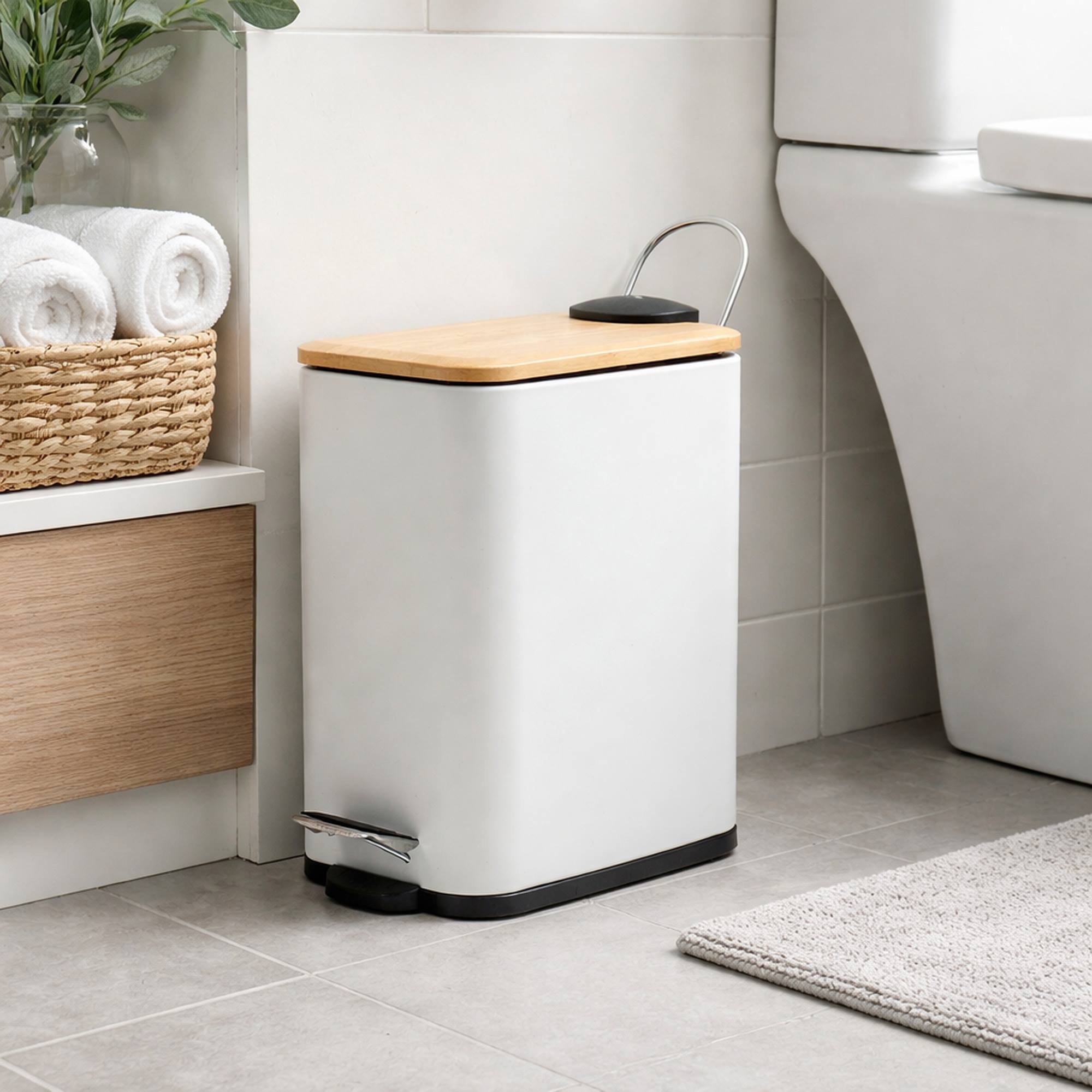 Cubo de basura con pedal ERIK de 5L en color Blanco - 14x28x29cm