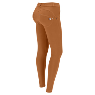 Pantaloni push up WR.UP® skinny in tessuto navetta tinto in capo