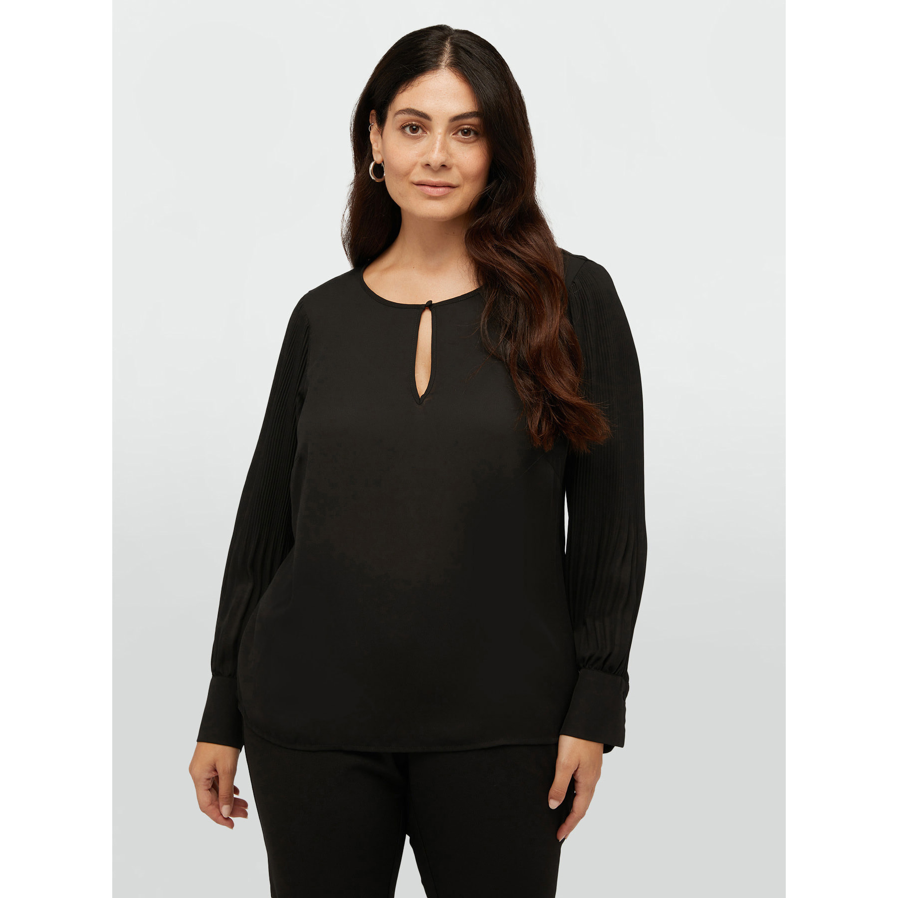 Fiorella Rubino - Blusa con mangas plisadas - Negro