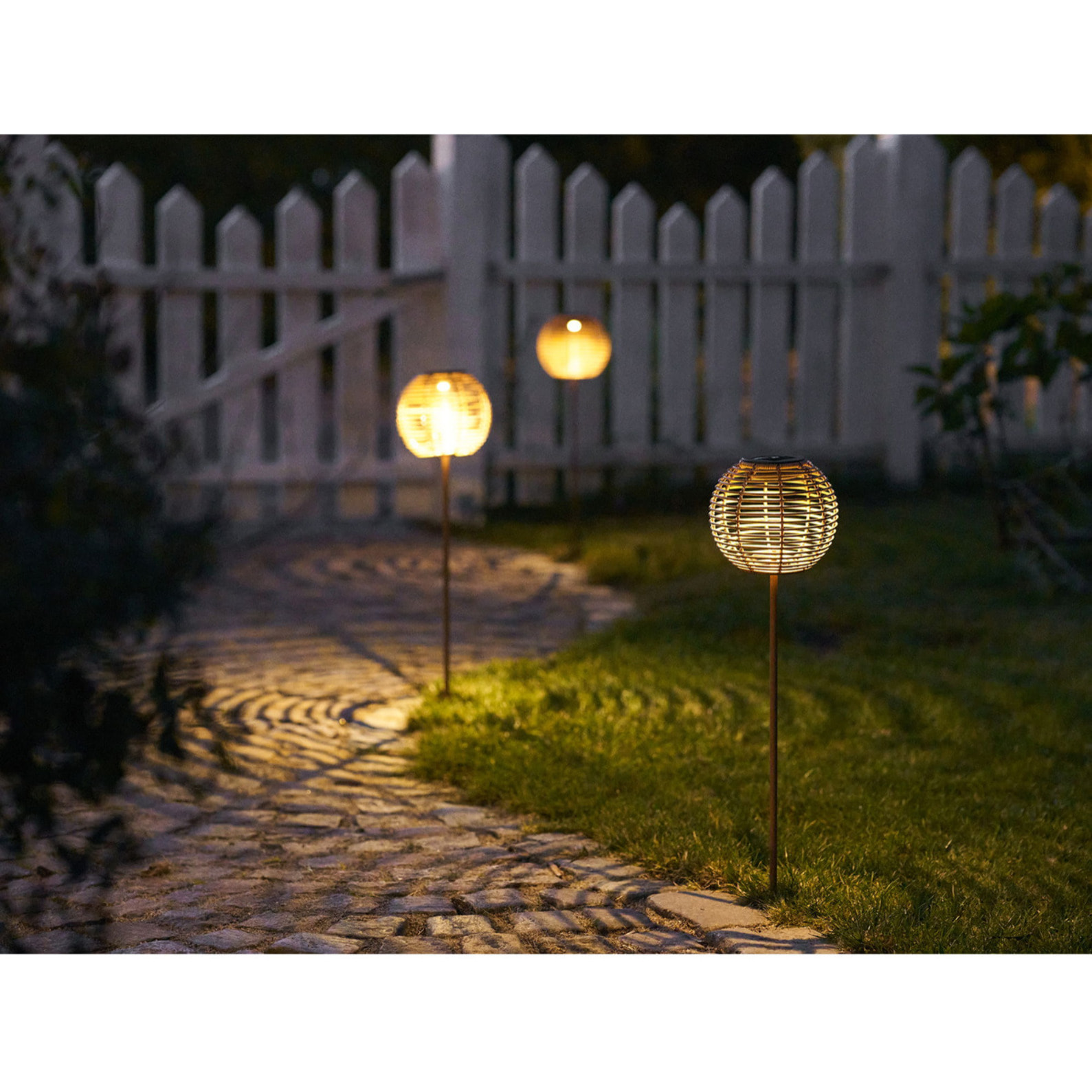 Lampada solare Carlisle in metallo e PE natural — piantana outdoor 70 cm