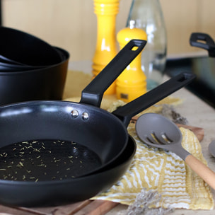 Poêle antiadhésive en aluminium noir 30cm - tous feux FIRST