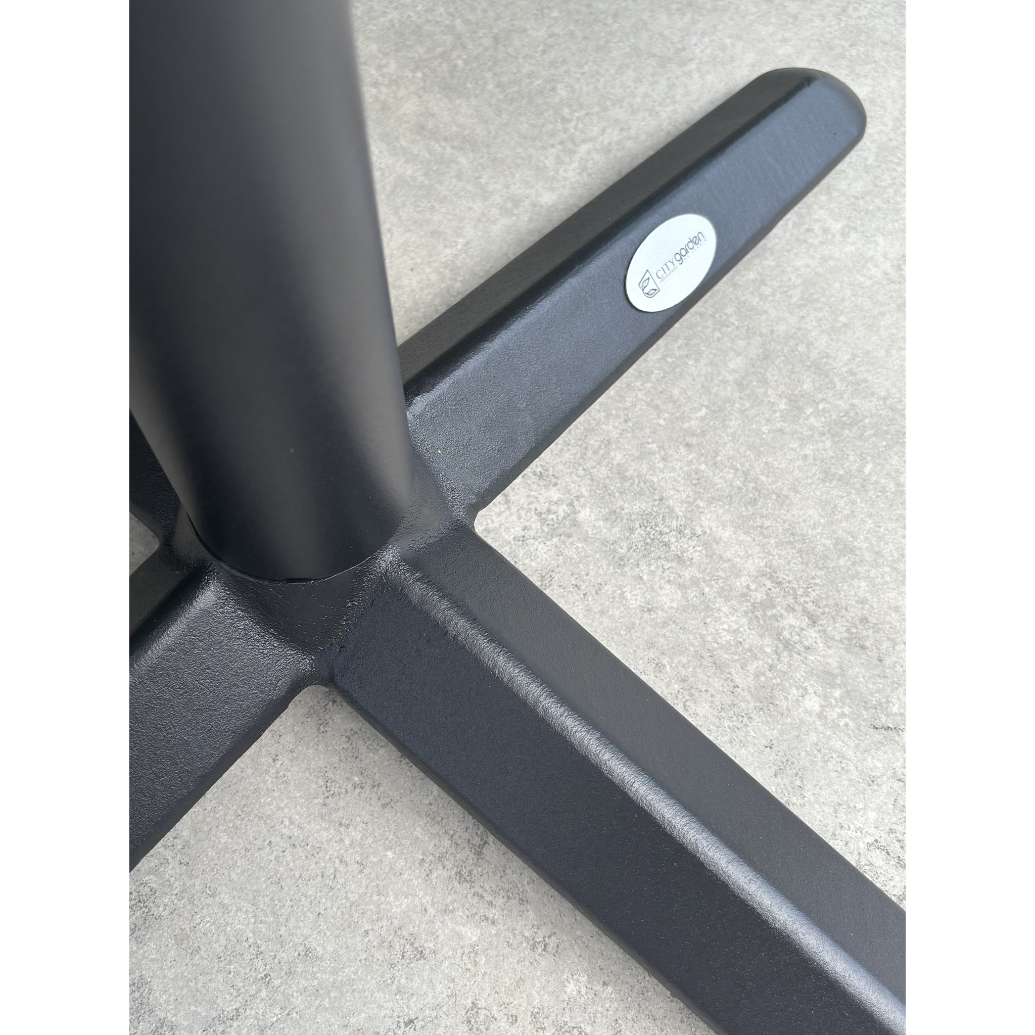 BISTRO - Table ronde de jardin en acier et plateau terrazzo