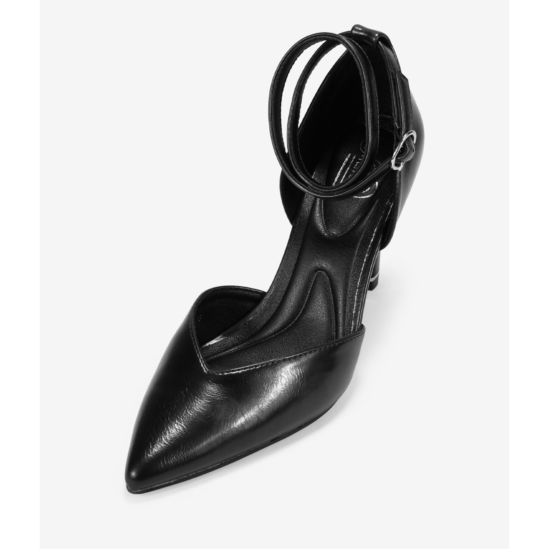 Zapatos de tacón negros con punta