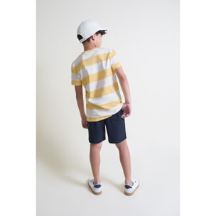 Conjunto Camiseta de Rayas Anchas con Estampado Good Vibes Surfero y Shorts Lisos | Color: Amarillo claro | Street Monkey