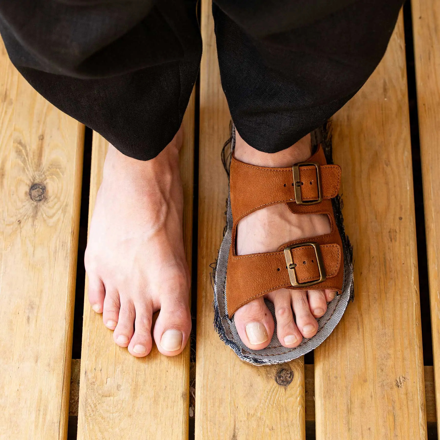 Sandalias N598 NOBUCK LAVADO CUERO/ RECYCLUS UNISEX color Cuero