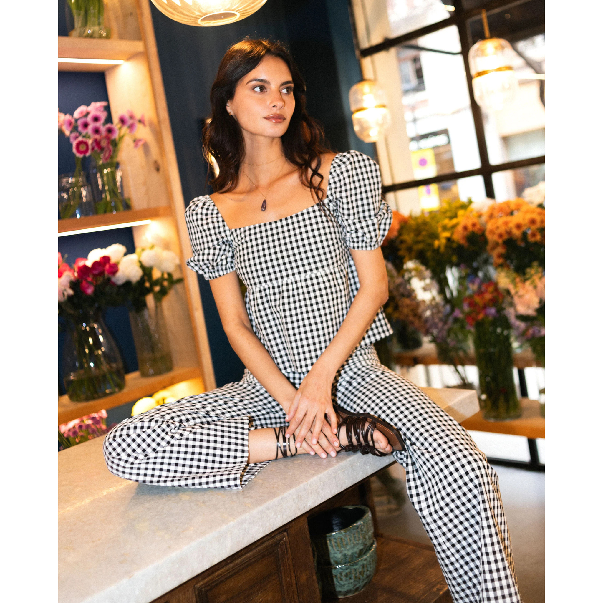 Pantalón de mujer acampanado con cuadros vichy