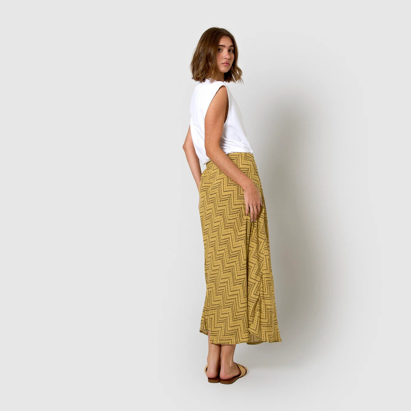 Falda midi bambula detalles plisados conwy verpistacho