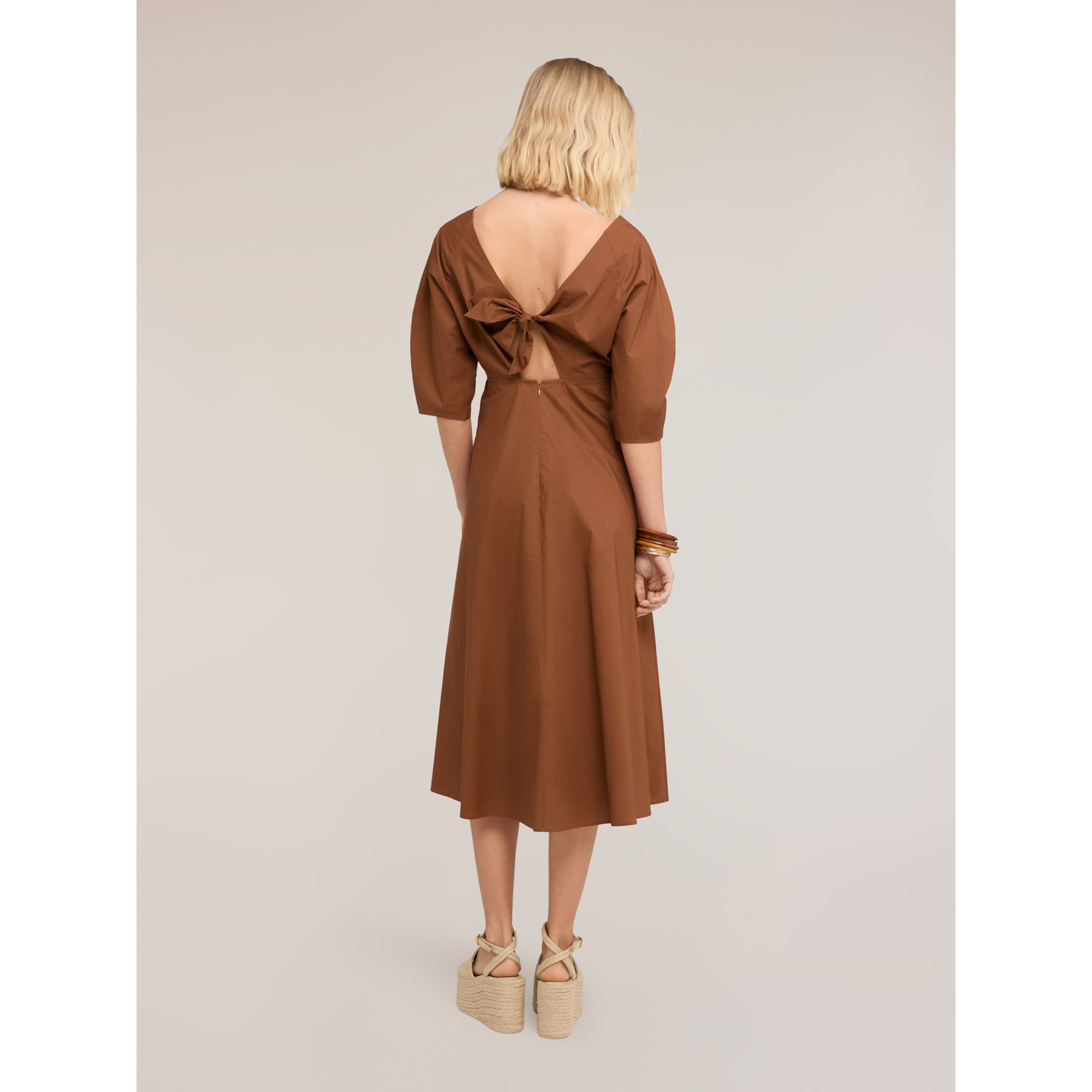 Motivi - Vestido flare con lazo en la espalda - Marrón