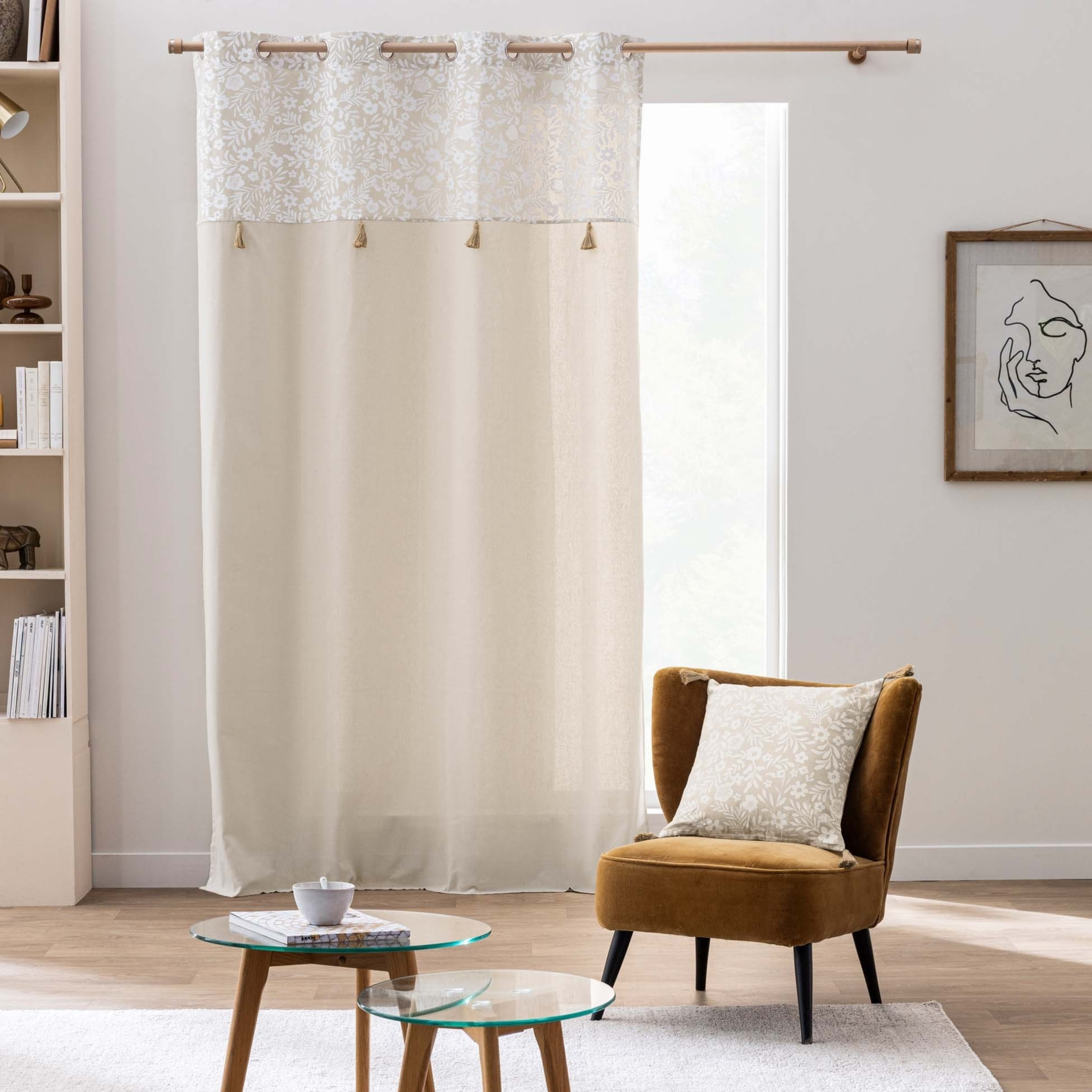 Rideau à œillets polycoton avec top floral et pompons - Naturel