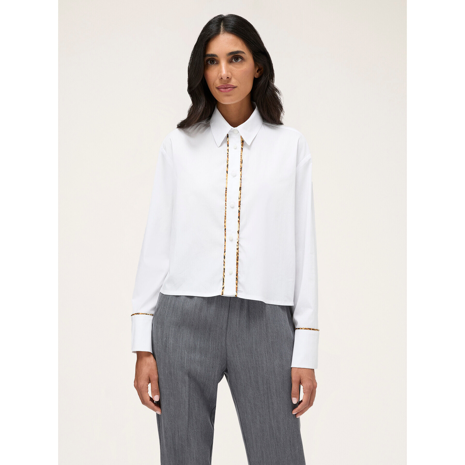 Motivi - Camicia cropped con bordi animalier - Bianco