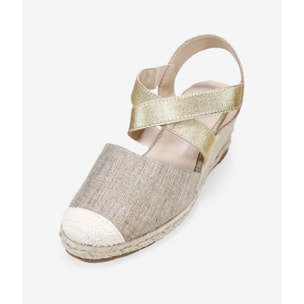 Alpargatas doradas con cuña de rafia