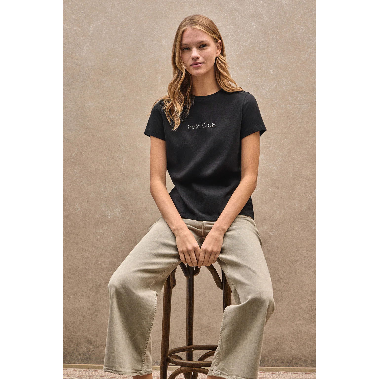 Camiseta negra de manga corta con brillantes Polo Club