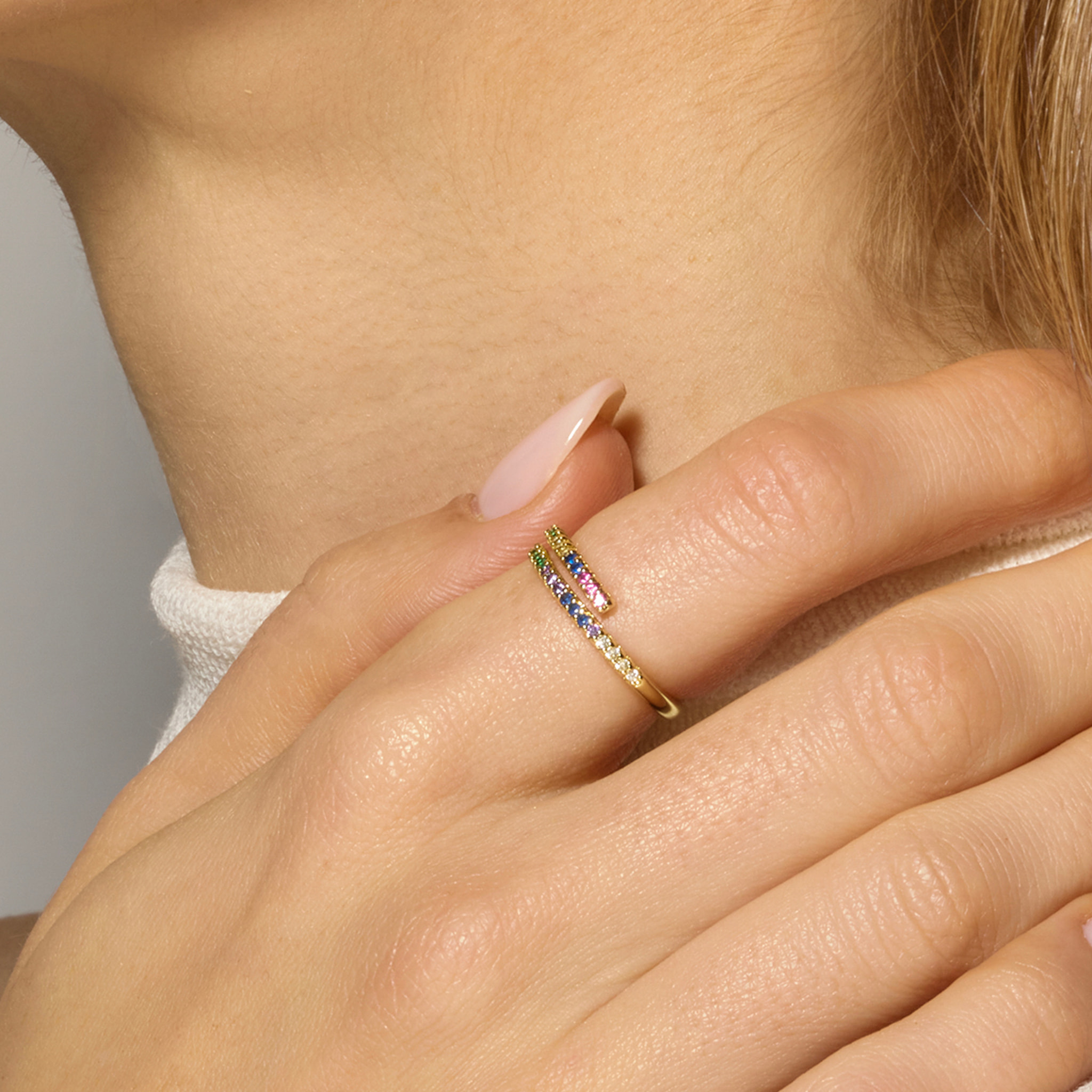 Anillo con Circonita Multicolor acabado oro 18k