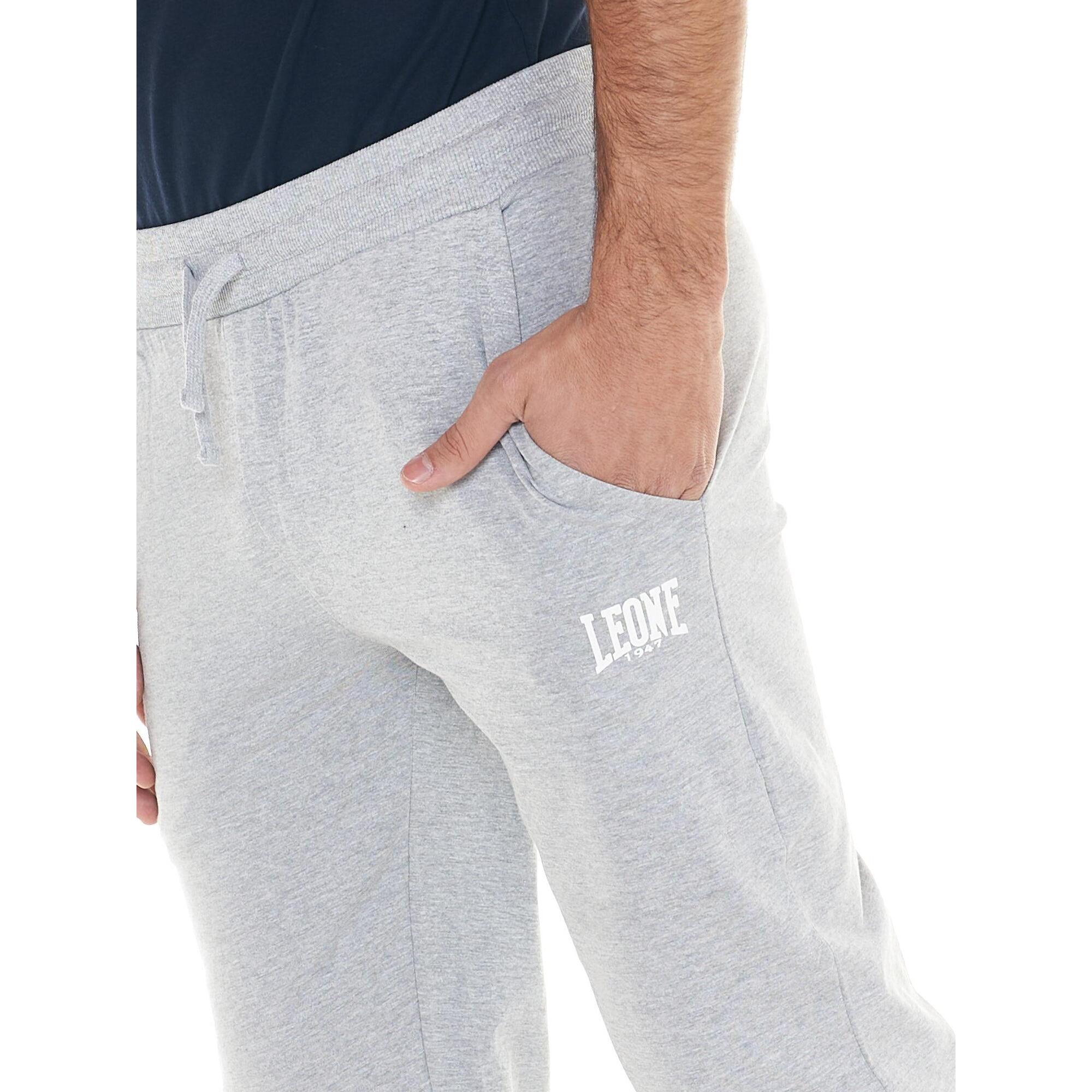 Pantalón deportivo de hombre con logo pequeño