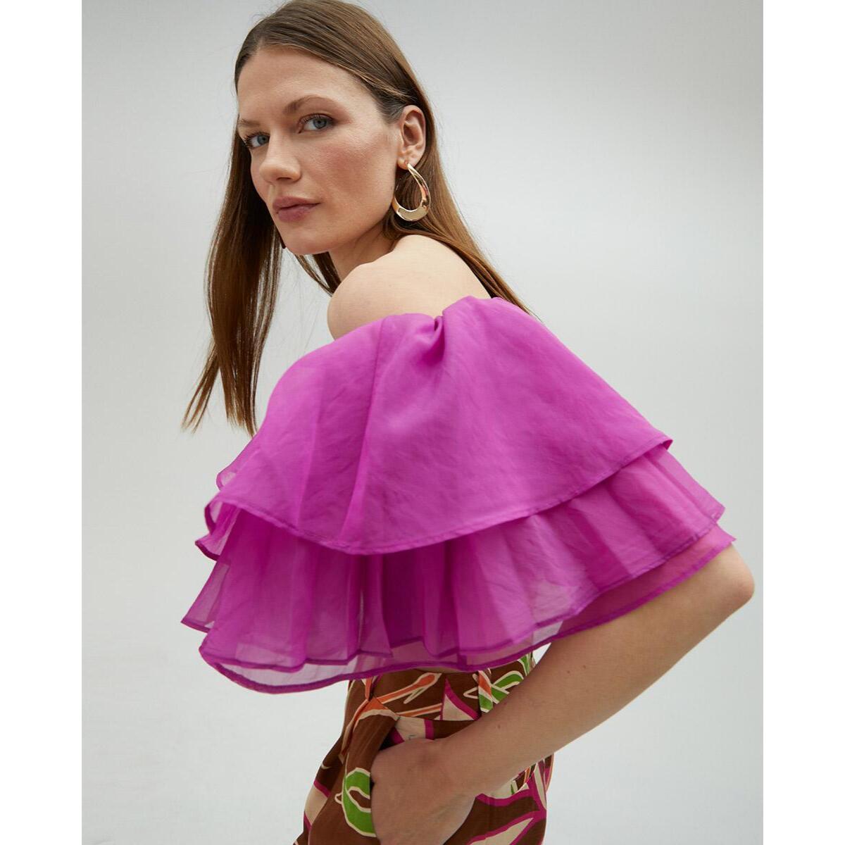 Top a maniche con volant