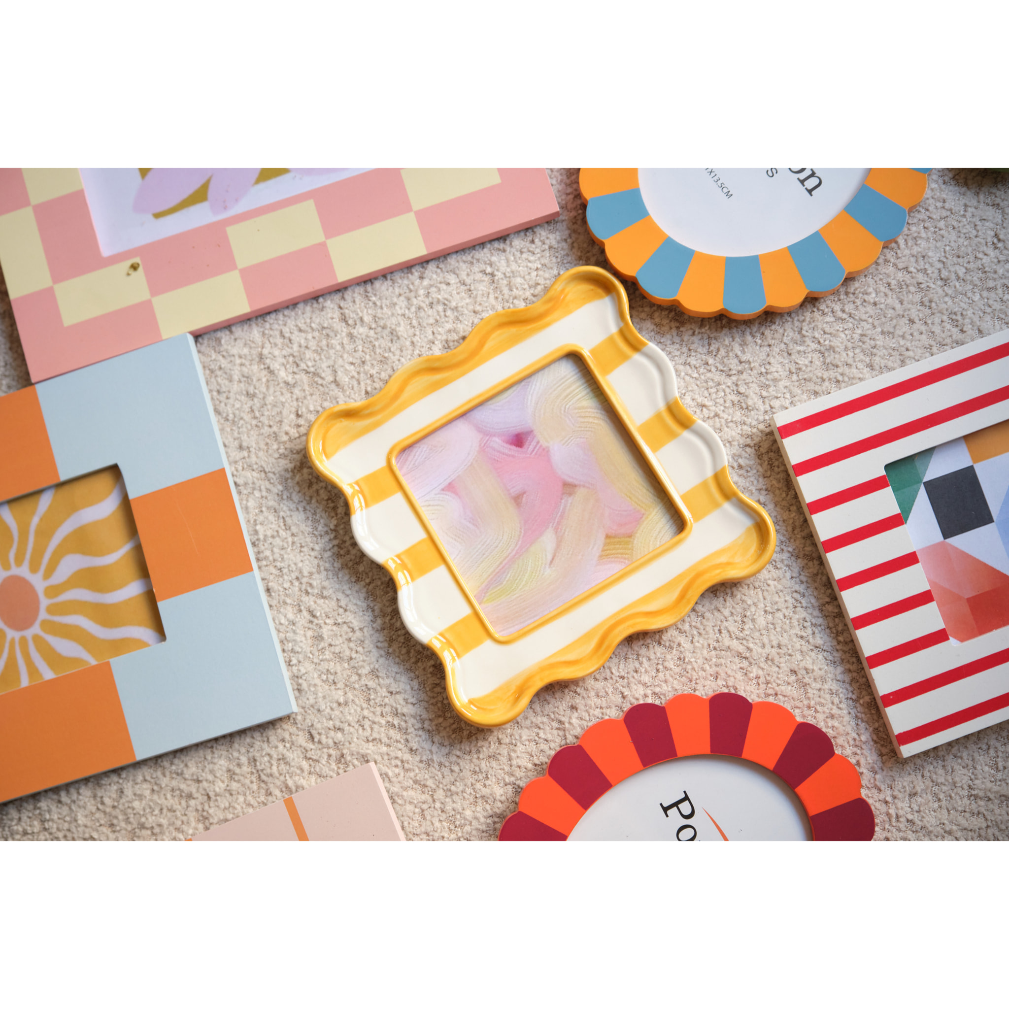 Bristol - Cadre photo wavy en céramique rayée jaune et blanc