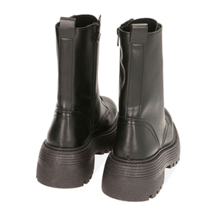 Anfibios negros, tacón de 6 cm.