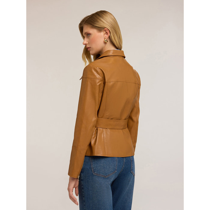 Motivi - Chaqueta con cinturón en tejido revestido - Marrón