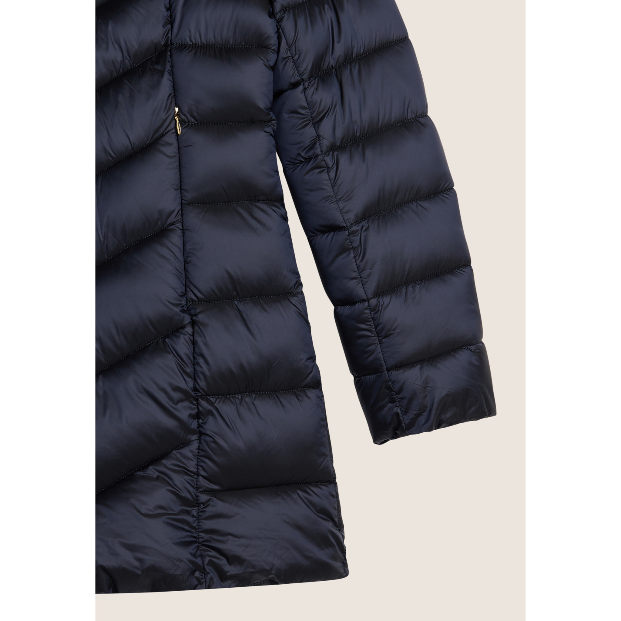 Piumino donna trapuntato con cappuccio e bottoni a pressione