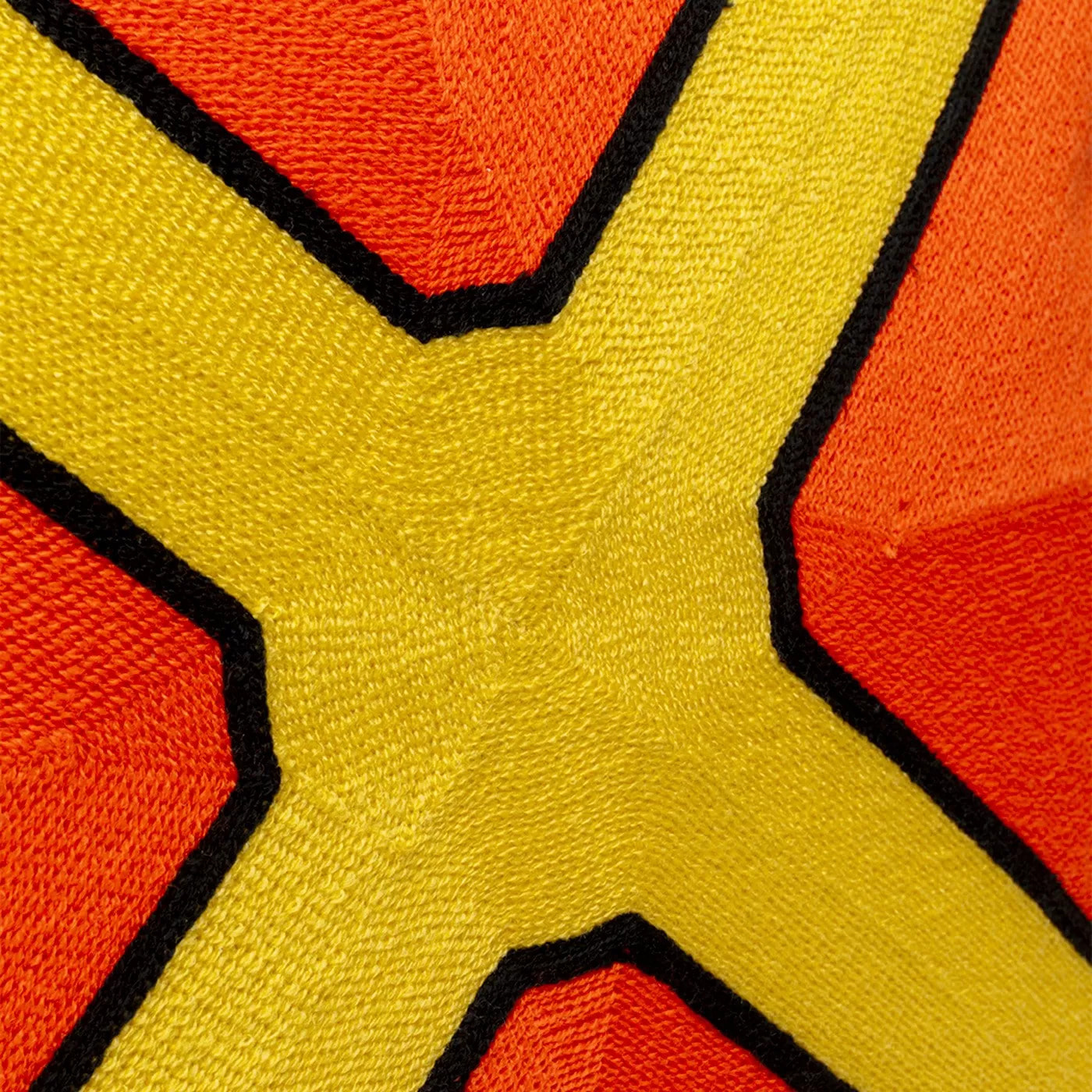 Coussin Icon croix orange et jaune Kare Design