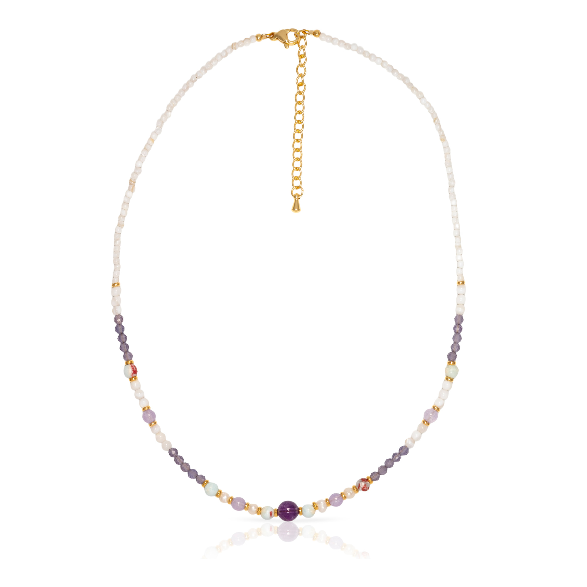 Collar de amatista, piedras Shoushan, conchas blancas y perlas naturales con cierre de mosquetón.